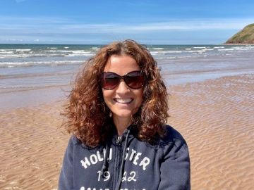 Photo of Adriènne Kelbie on a beach