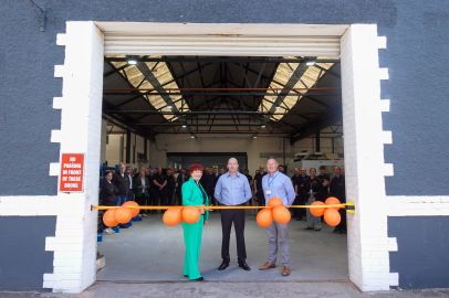 Dianne cutting ribbon at DM Engineering opening